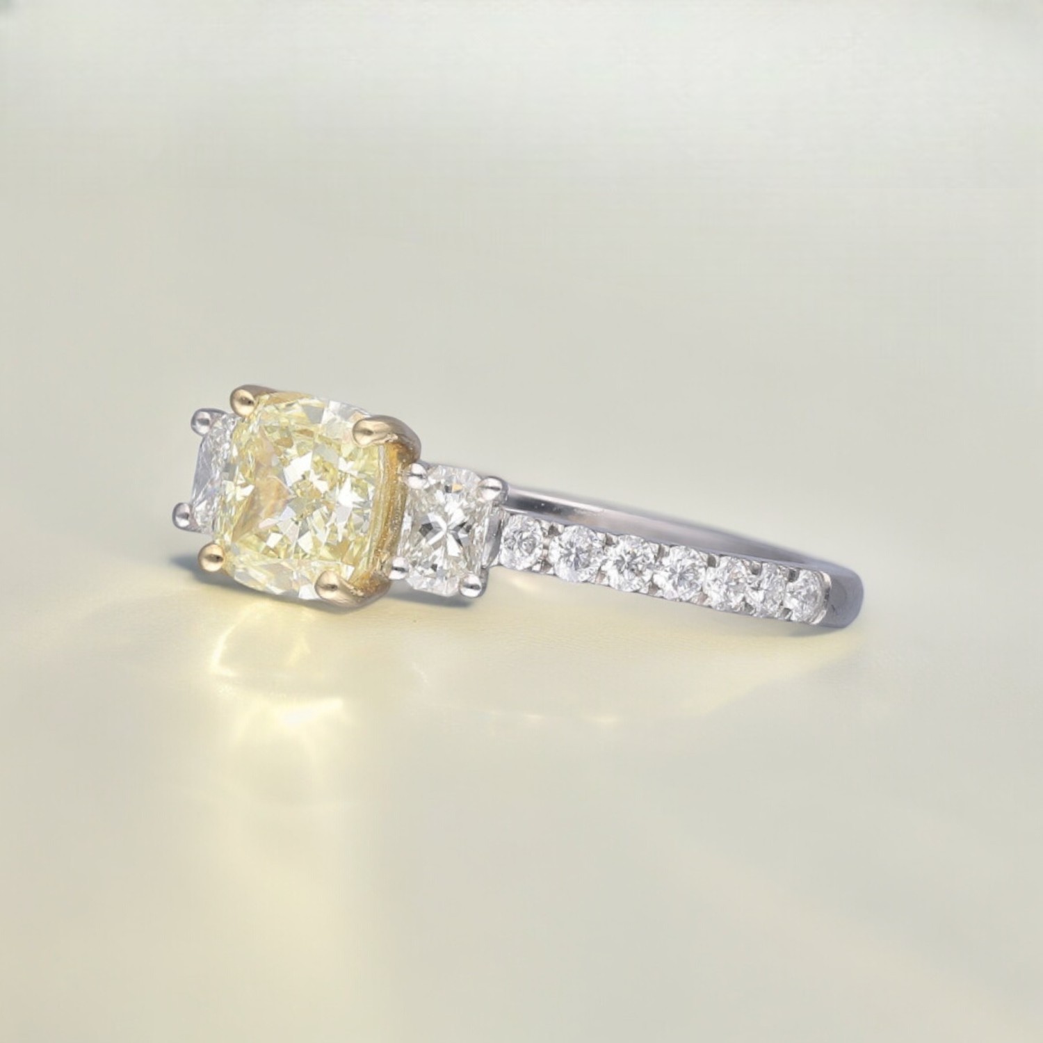 Natural Yellow Diamond Graduated ring 6 Natural Yellow Diamond Graduated ring - Image 6