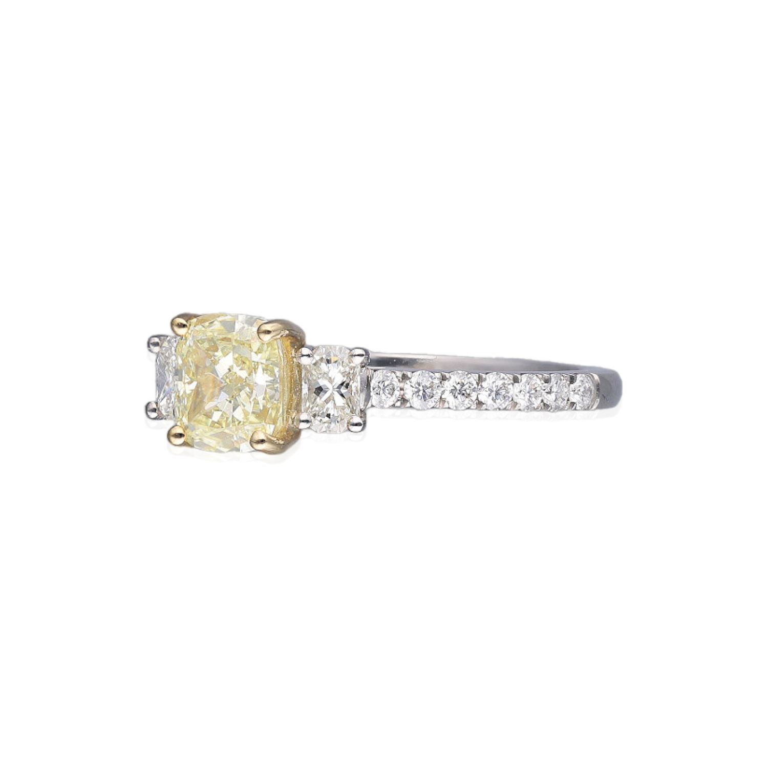 Natural Yellow Diamond Graduated ring 3 Natural Yellow diamond ring, with Yellow and White diamonds
