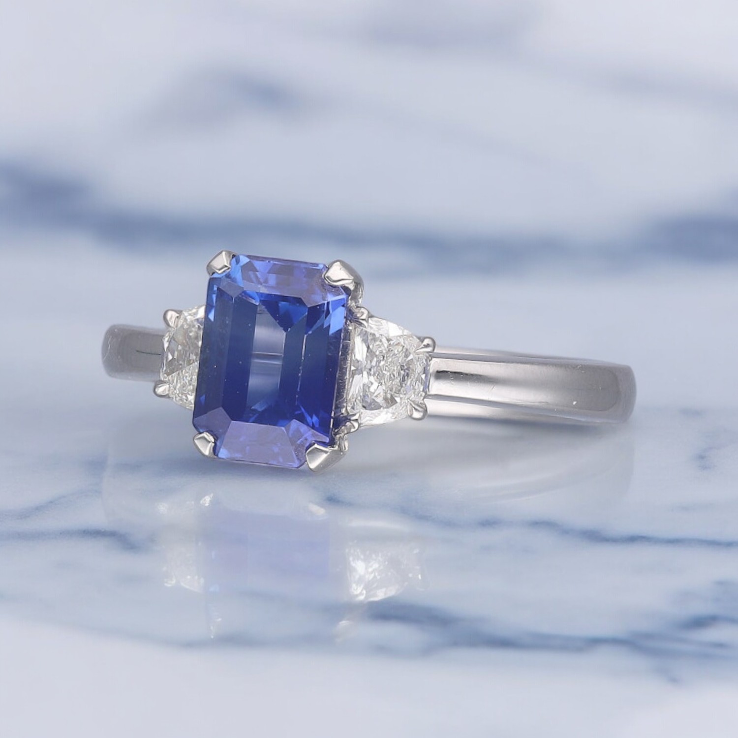 Three stone Sapphire & Diamond ring 2 Three stone Sapphire & Diamond ring - Image 2